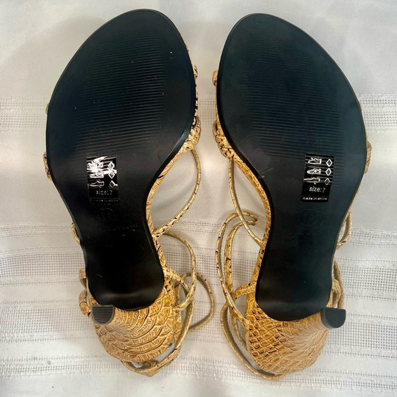 SALE 1/2 OFF‎ Michael Antonio Reptile Ankle Strap Heels Sandals Sz 7 NIB - Picture 8 of 15